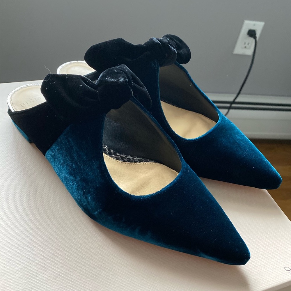 Brand New size 38 Velvet serpent green Evelyn Mules